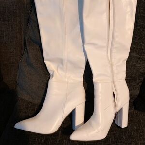 Elegant White Heeled Boots